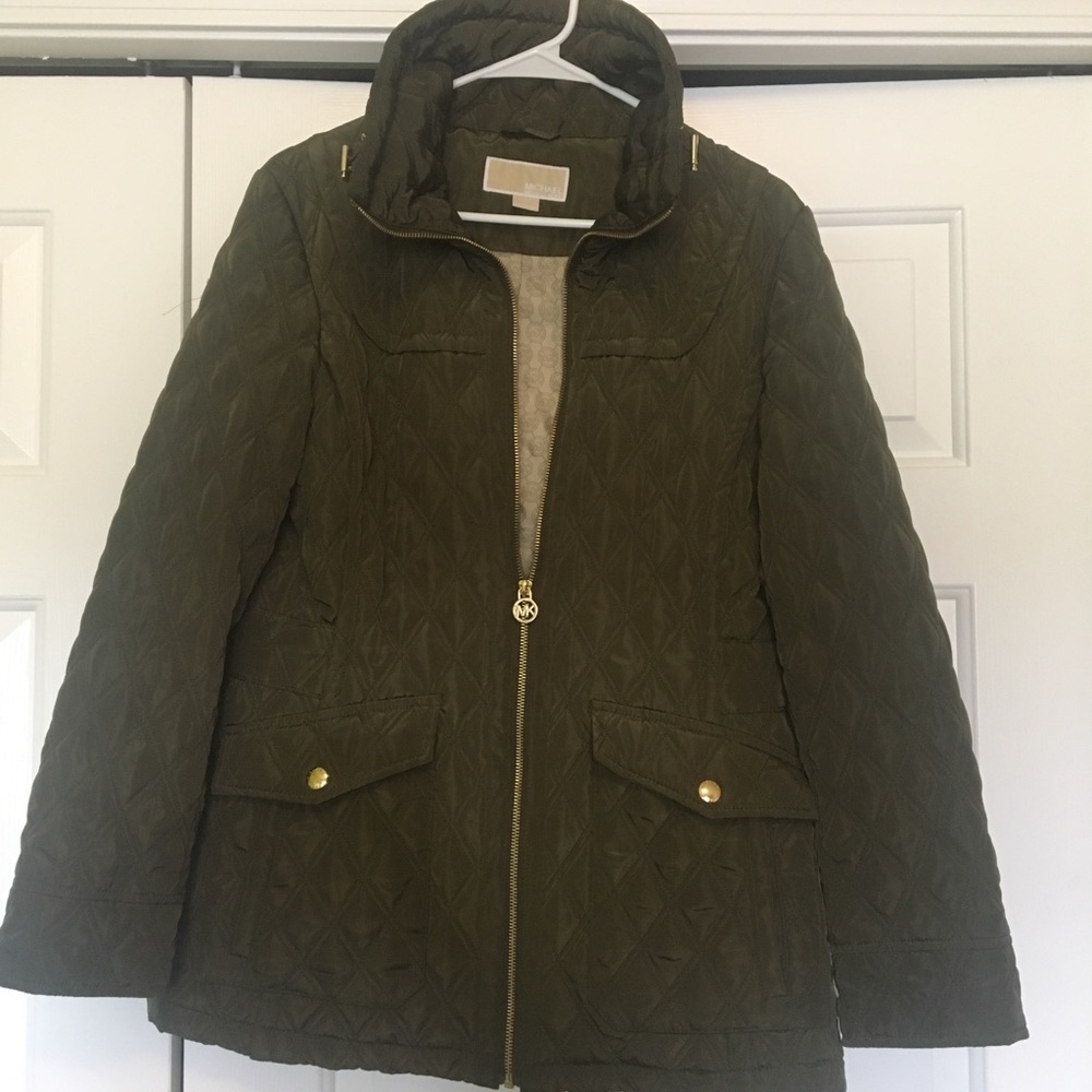 Michael Kors quilted puffy jacket. Gold zipper
